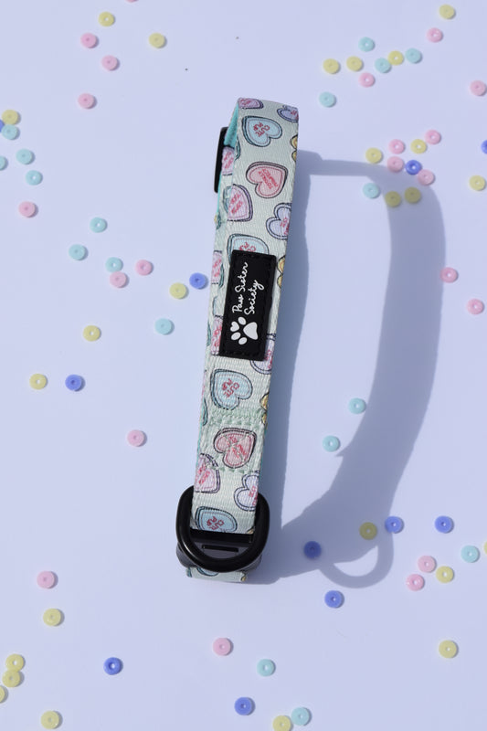 'Barks and Kisses' Collar